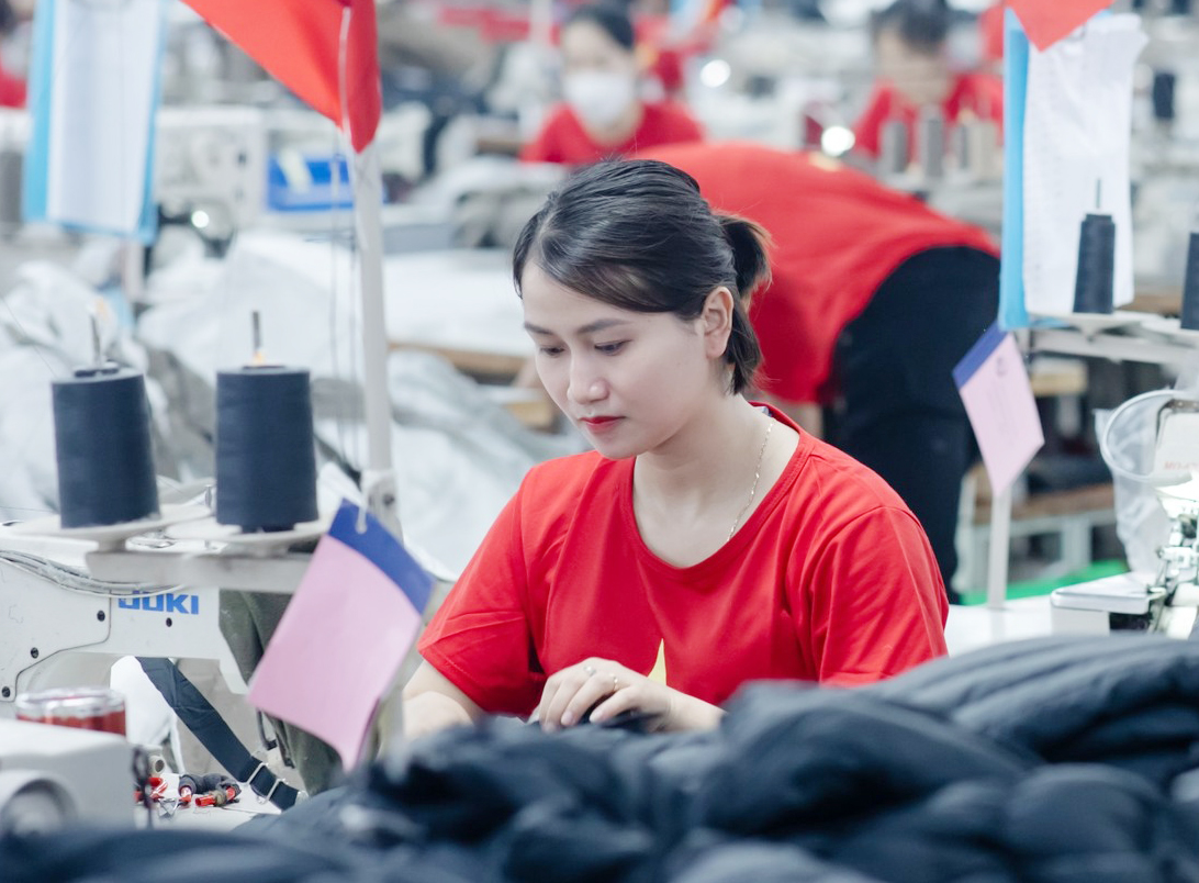 Công ty cổ phần May Năm Châu tạo việc làm cho nhiều lao động địa phương, góp phần giảm nghèo.